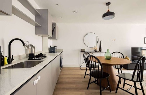 Wembley Central Apartment | The Wembley Place - Stunning 1 Bdr Flat