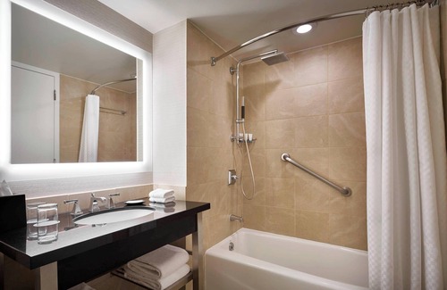 Eisenhower East Hotel | The Westin Alexandria Old Town