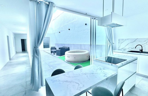 Vecindario House | The White House