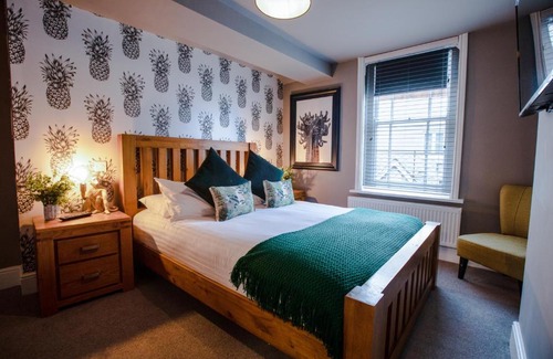 Bingham Hotel | The Wheatsheaf Pub, Kitchen & Rooms