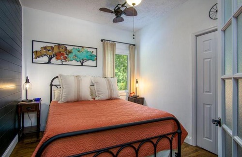 Brevard House | The White Cottage