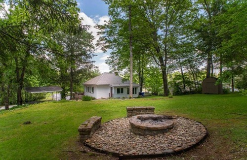 Brevard House | The White Cottage