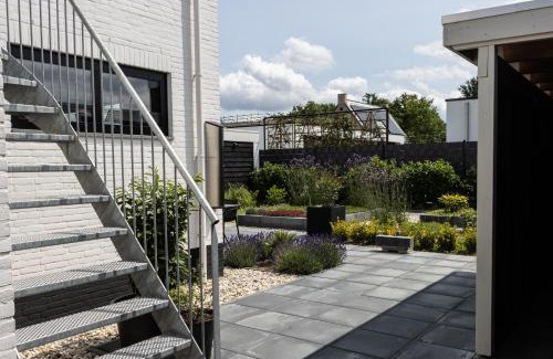 Tholen Apartment | The White House Apartment