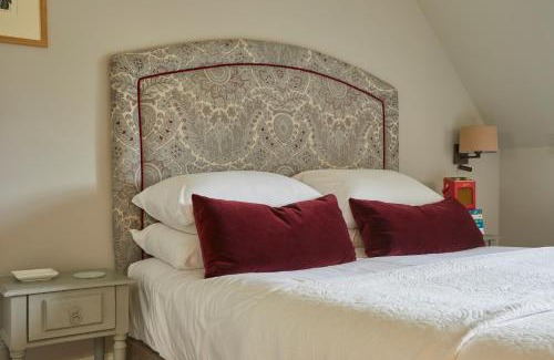 Deepdale Bed & Breakfast | The White House