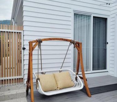 Corrimal House | The White House near beach & shops