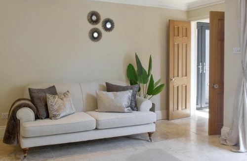 Worthing House | The White House Retreat