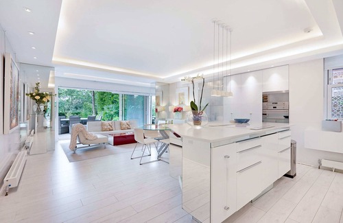 Frognal and Fitzjohns Apartment | The White Peace Garden 3 bed Hampstead - by Out of Office Lifestyle