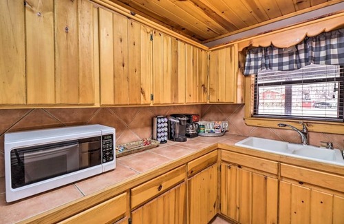 Mountain View Cabin | The Willow Breeze Cabin on the White River - Entire Home