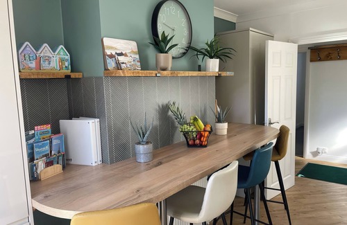 Weymouth House | THE WILLOWS, family friendly, with a garden in Preston