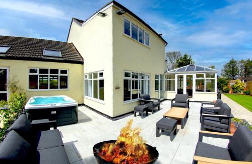 Grimsby House | The Willows