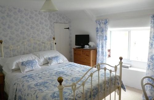 Shillingstone Bed & Breakfast | The Willows