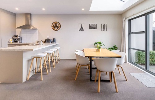 Christchurch Apartment | The Willows Parkside Retreat