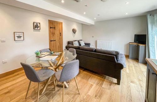 Child Okeford House | The Willows - Uk34000