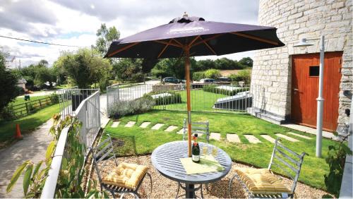 Bicester House | The Windmill Blackthorn Hill