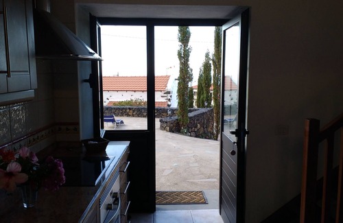 Los Llanillos House | The winery Tranquility, rest, good weather and beautiful sea views.