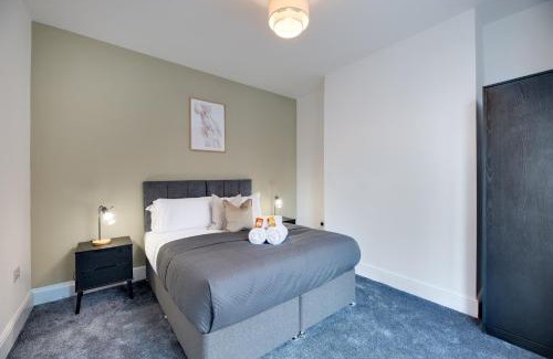 Fenham House | The Wingrove Retreat by Week2Week Contractor & Business Travel Stays