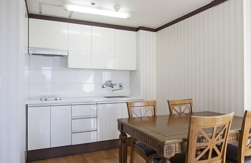 Asan Condo | The Witt DOGO