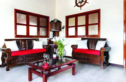 Puerto Villamil Cabin | The Wooden House Lodge