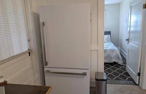 Buena Vista Cottage | The Woodland Cottage charming 2 bedoom one bath with deck on back, covered front