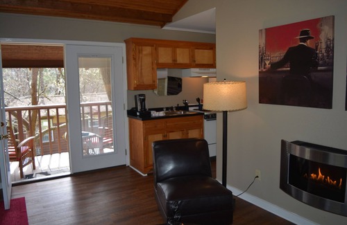 Eureka Springs Historic District Cabin | The Woods Cabins