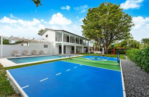 Ludlam House | The World - Canal View, Playground, 9 Bedrooms, Work Area, Pickleball & Game Room