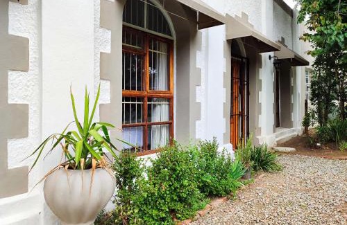 Bedford Apartment | The Writer's House Cottages