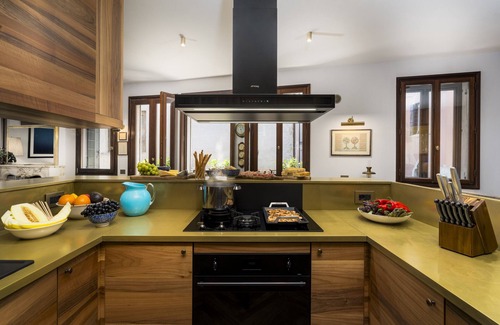 Castello Apartment | The Yacht House Canal View