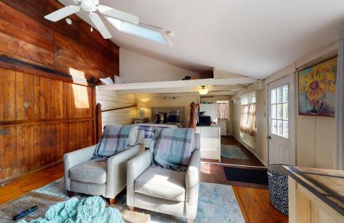 South Yarmouth Hotel | The Yarmouth House - Carriage House