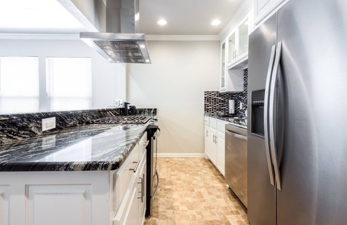 Oak Cliff House | The Yellow House of Bishop Arts 438