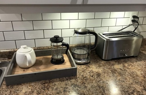 Ladysmith Apartment | The Yellow House offers an ocean view fully furnished modern suite.