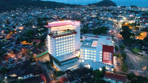 Padang Hotel | The ZHM Premiere Padang