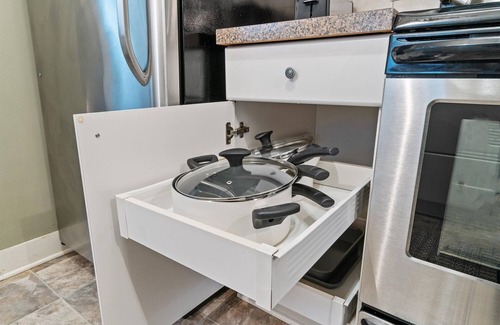 Bancroft House | Theater - Firepit & BBQ - Life Size Games