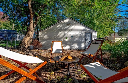 Bancroft House | Theater - Firepit & BBQ - Life Size Games