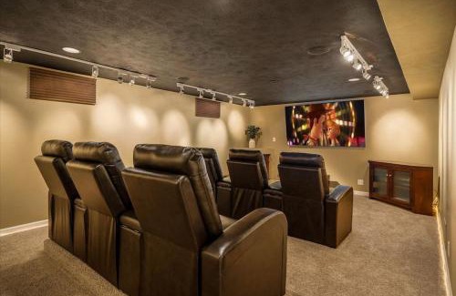 Cliff - Cannon House | Theatrical Escape South Hill Home near Downtown