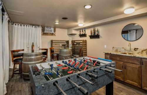 Cliff - Cannon House | Theatrical Escape South Hill Home near Downtown