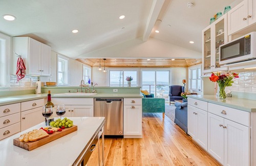 Dillon Beach Cabin | TheLookout~Renovated,Inviting & Warm Beach Cabin!Walk to Beach!Views/Dog/WiFi