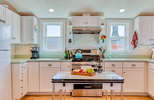 Dillon Beach Cabin | TheLookout~Renovated,Inviting & Warm Beach Cabin!Walk to Beach!Views/Dog/WiFi