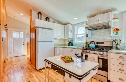 Dillon Beach Cabin | TheLookout~Renovated,Inviting & Warm Beach Cabin!Walk to Beach!Views/Dog/WiFi