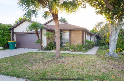 Indian Wells House | Theme Park Destination with Large Heated Pool