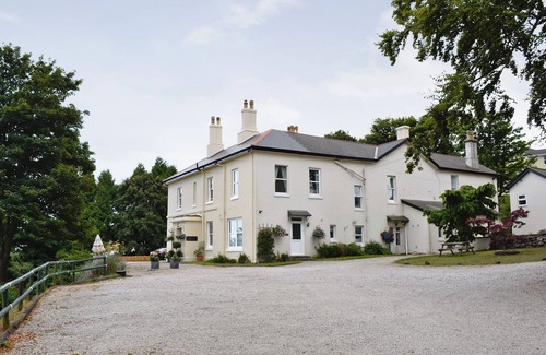 Torquay Cottage | There’s plenty to do here to make Poppy an ideal romantic getaway.
