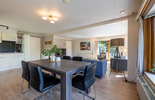 Municipality of Harderwijk House | These wooden chalets are spacious and offer great convenience and comfort, and have a surface area of about 75 m². They are suitable for 4 people, are detached, and nicely decorated. In the living room you will find the seating- and dining area.