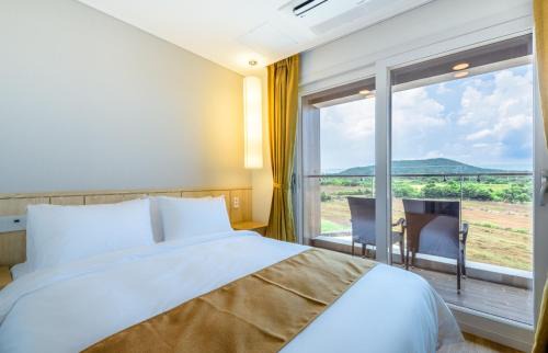 Seongsan Hotel | Thira Hotel