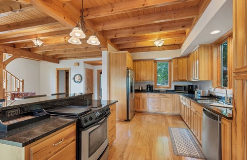 Townsend Cabin | This Amazing home has much to offer ,spacious rooms & and a hot-tub for relaxing