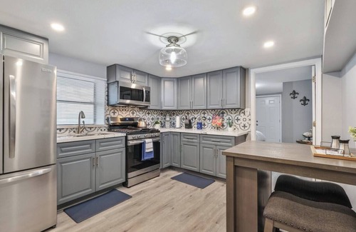 Fairgrounds House | This apartment is a 3 bedroom(s), 1 bathrooms, located in New Orleans, LA.