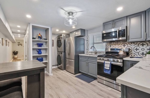 Fairgrounds House | This apartment is a 3 bedroom(s), 1 bathrooms, located in New Orleans, LA.