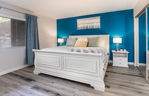 Thousand Oaks Apartment | This apartment is a 2 bedroom(s), 1 bathrooms, located in Thousand Oaks, CA.