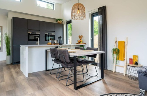 Ouddorp House | This attractively furnished holiday home with a large terrace, is located on a quiet family park and close to the sea and beach.