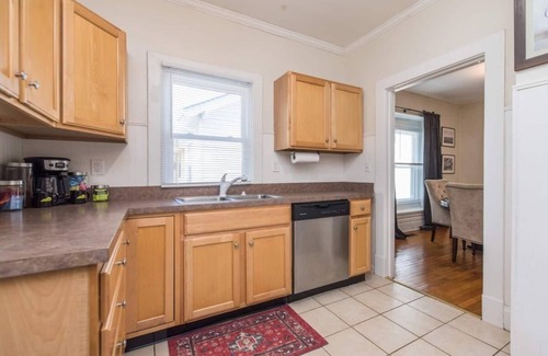 Lexington House | This bungalow is a 2 bedroom(s), 1 bathrooms, located in Lexington, KY.