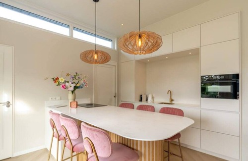 Burgh-Haamstede House | This chalet is the icing on the cake. Take a quick look inside! With a see-through fireplace, cookin