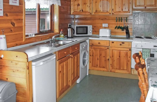 Linlithgow Ski Chalet | This cosy lodge features one double bedroom and one twin bedroom.